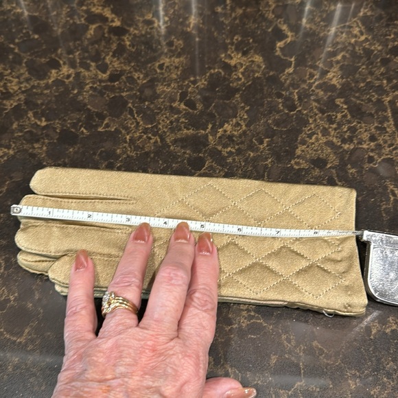 Isotoner quilted brown/gold Vintage gloves with suede fingers and palms!  NWOT - Picture 9 of 10
